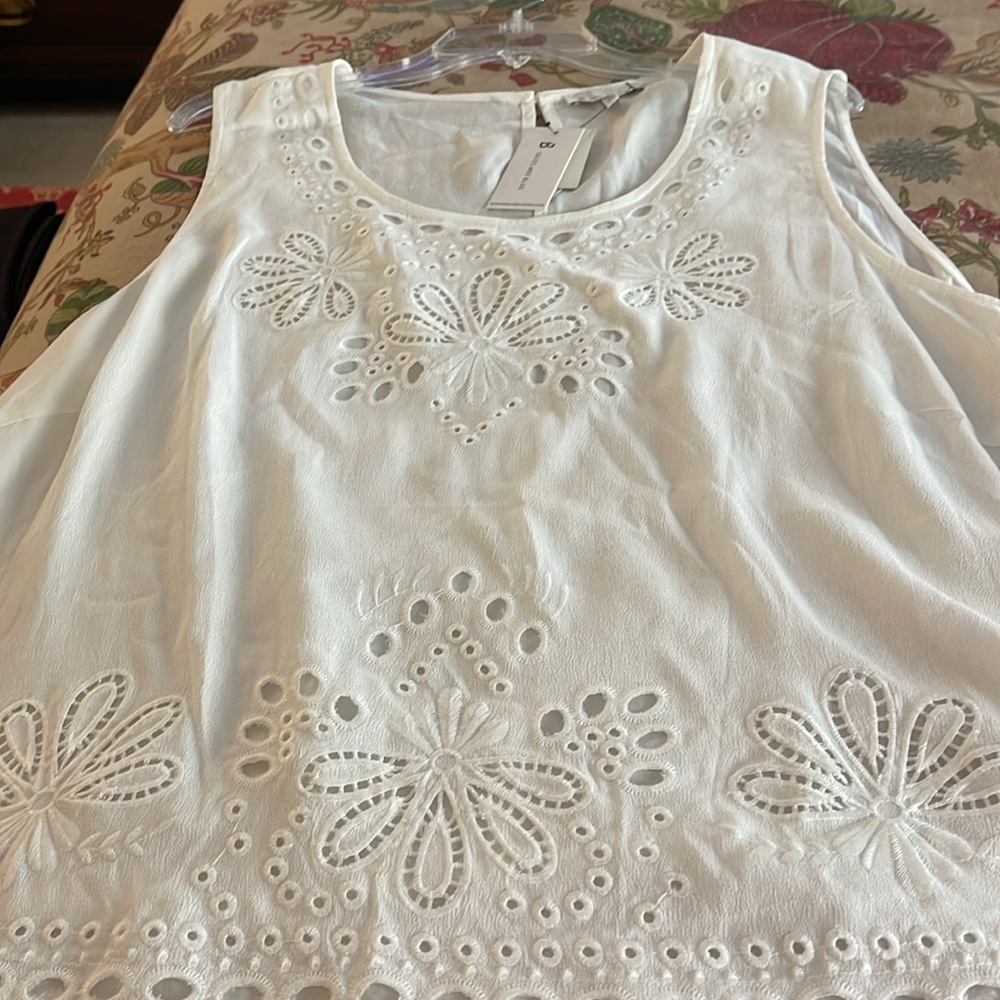 White flowy shell